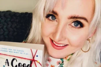 Холли Джексон - біографія та список книг