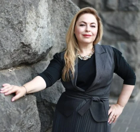 Майя Тульчинська - біографія та список книг