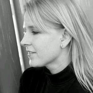 Пенелопа Дуглас - біографія та список книг