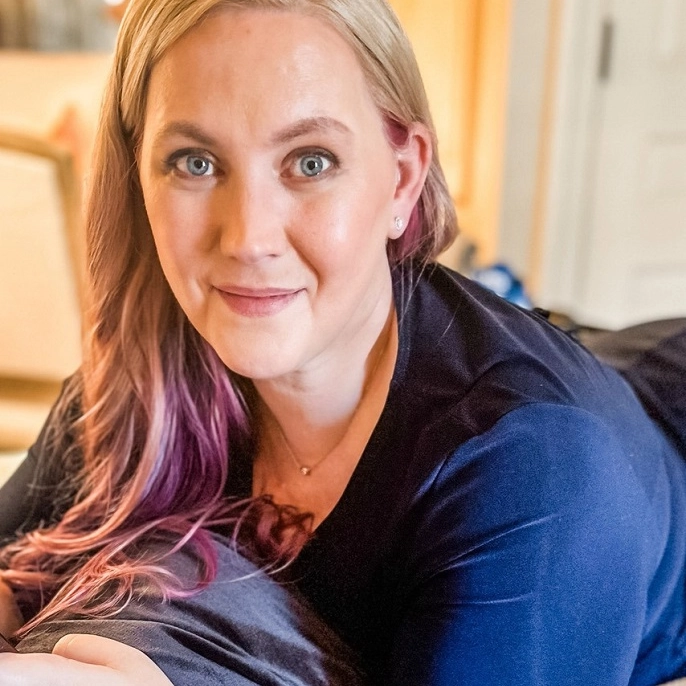 Ребекка Яррос - біографія та список книг